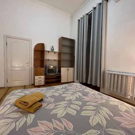 קייב Apartment In The Historic Center מראה חיצוני תמונה