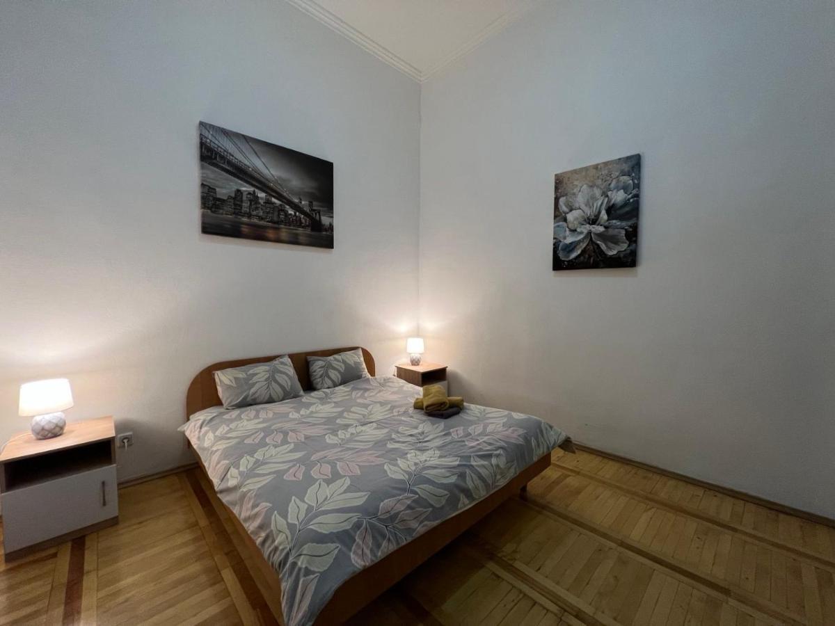 קייב Apartment In The Historic Center מראה חיצוני תמונה