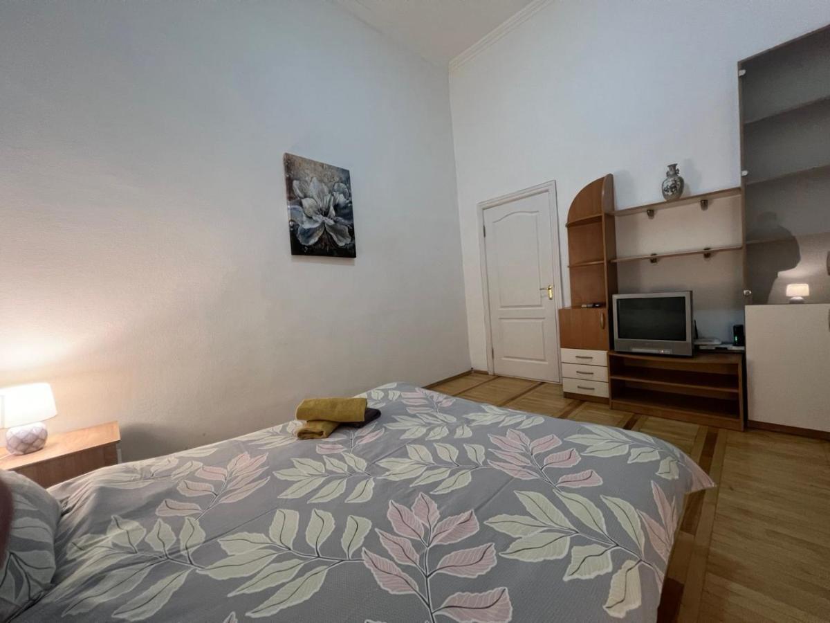 קייב Apartment In The Historic Center מראה חיצוני תמונה